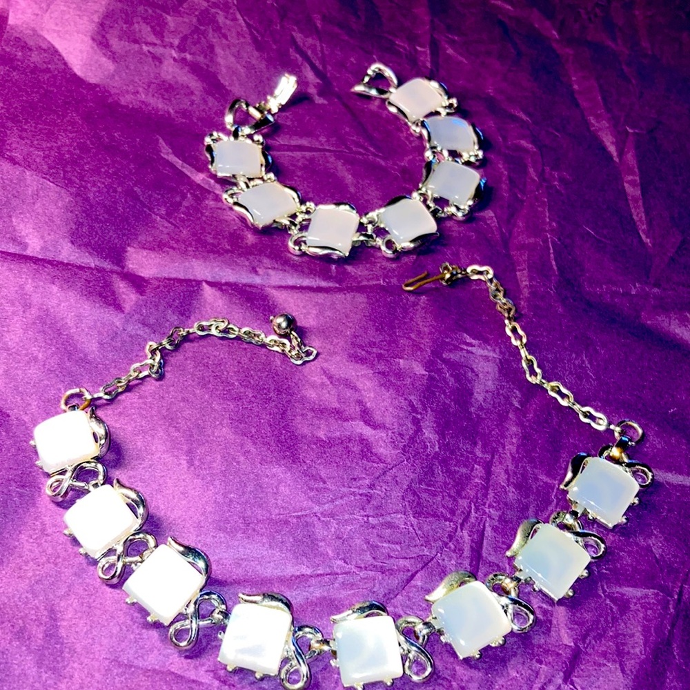 White thermoset necklace and bracelet
